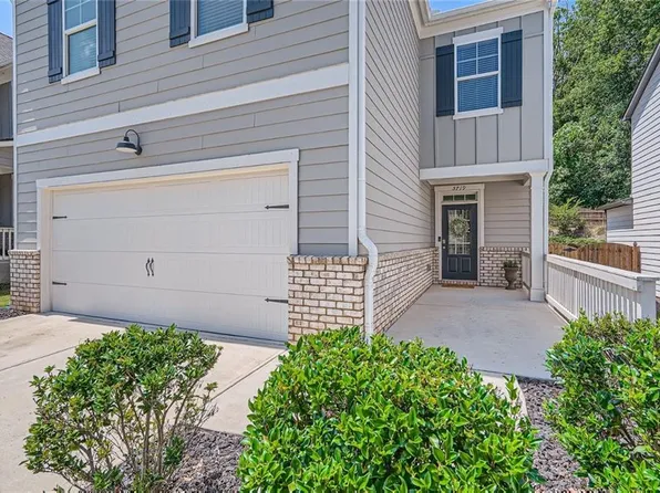 5719 Screech Owl Dr, Flowery Branch, GA 30542