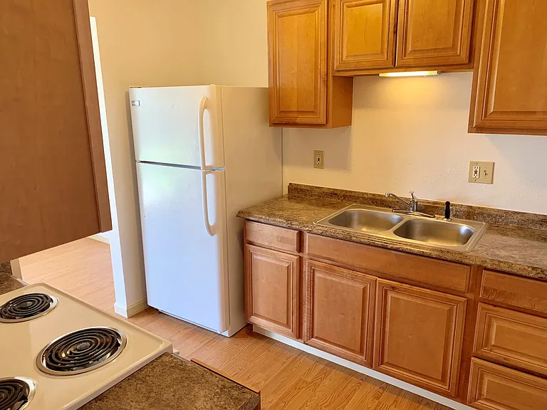 Kingston Harbor Apartments — Photo 8