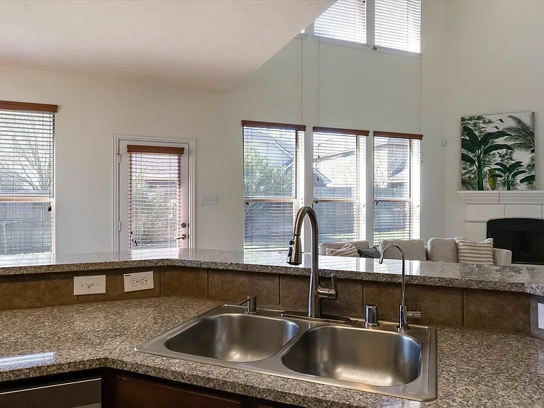 13202 Indigo Creek Ln — Photo 11