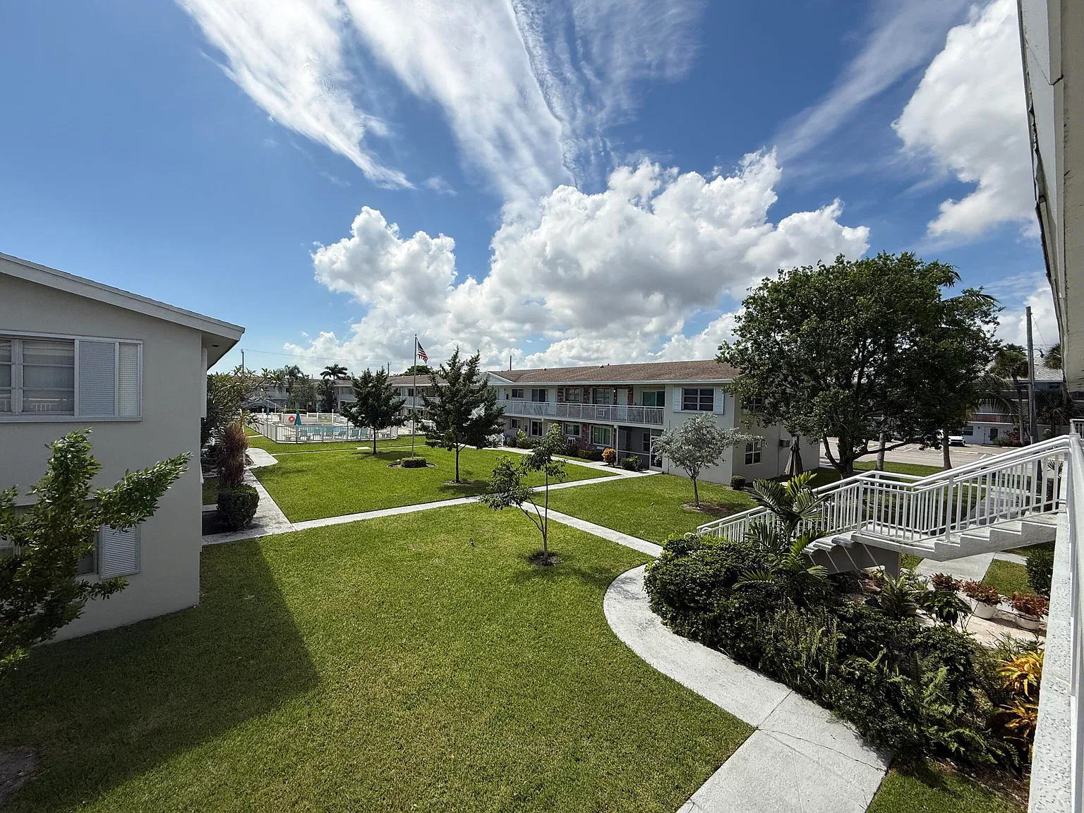 Sunland Gardens Apts — Photo 1