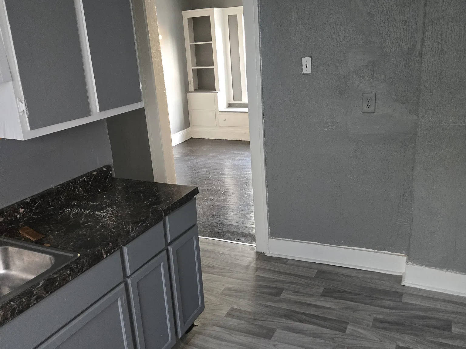 2 bed, 700 sqft, $750 — Photo 2