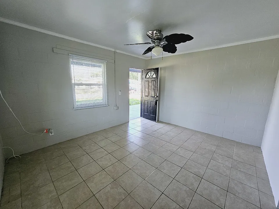 324 Pearl St #2