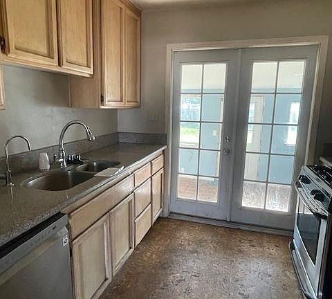 4th image of 450 Lilac Ln