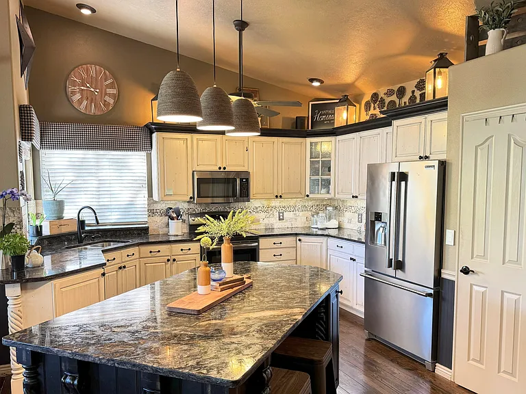 2139 S Kennedy Pl — Photo 2