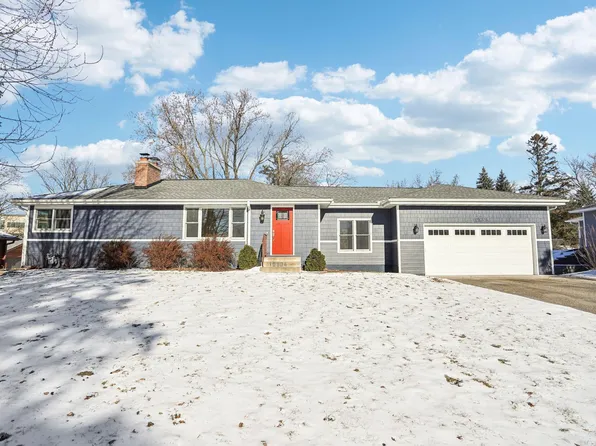 10904 Oak Knoll Ter N, Minnetonka, MN 55305