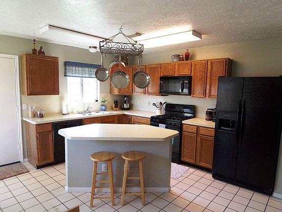4th image of 4826 Clover Ln