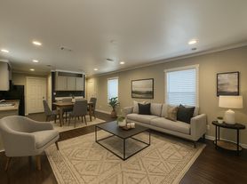 2207 N 1st St, Conroe, TX