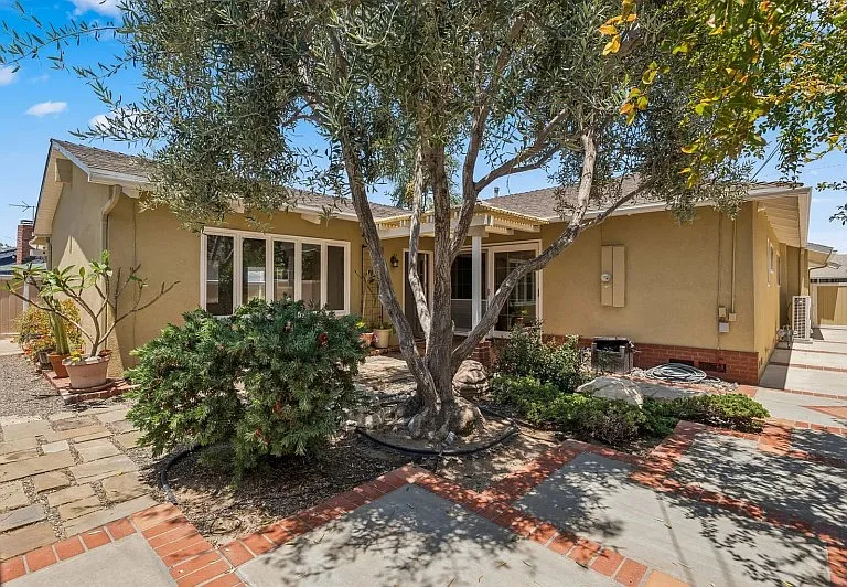 929 Junipero Dr — Photo 25