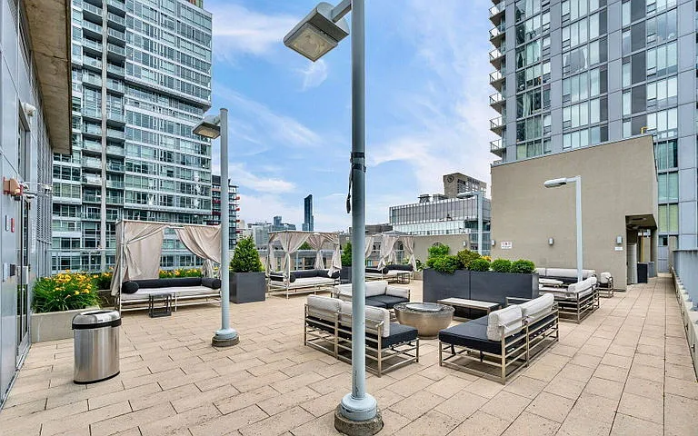 21 Nelson St #415 — Photo 14