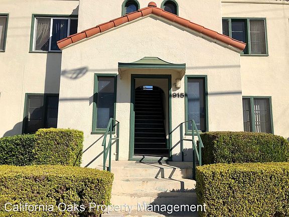 3rd image of 915 Poinsettia Pl APT C