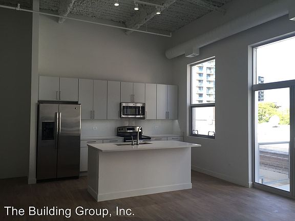 2nd image of 1221 N La Salle Dr APT 305