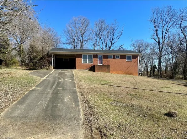 153 Melody Ln, Thomasville, NC 27360