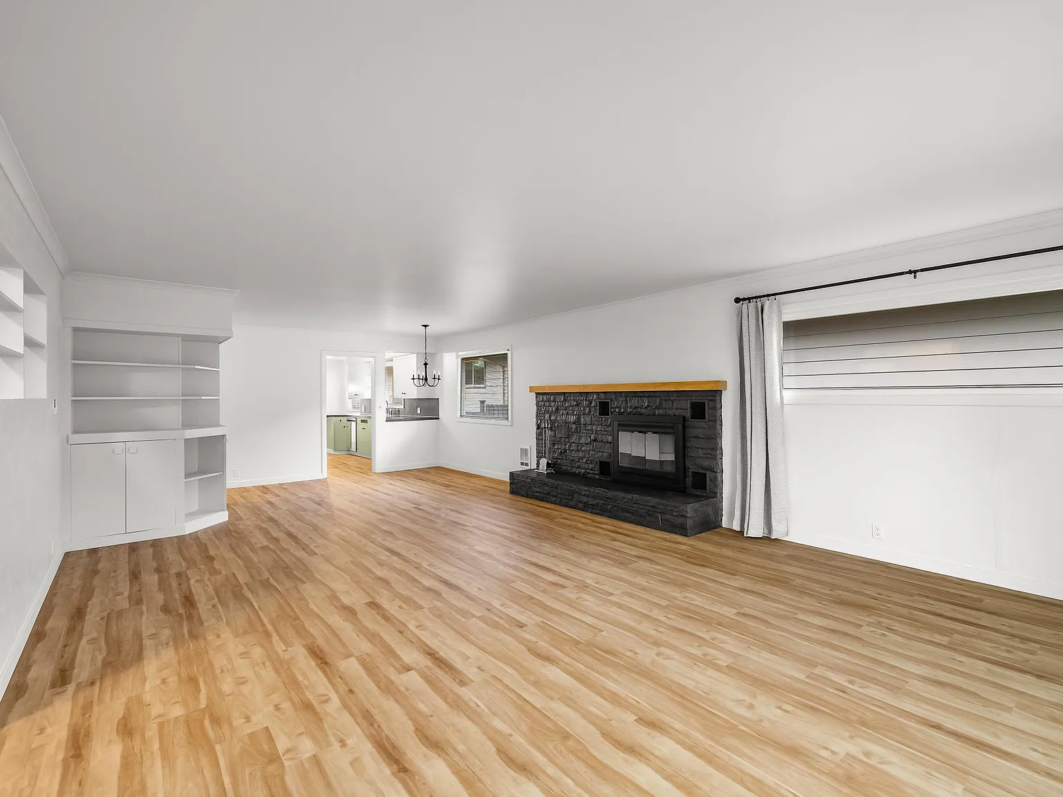2 bed, 2.5 bath, 1894 sqft, $2,100 — Photo 2