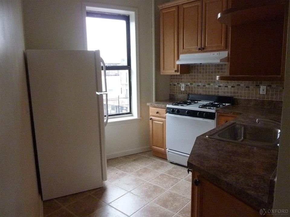 1st image of 369 Saint Johns Pl APT 2