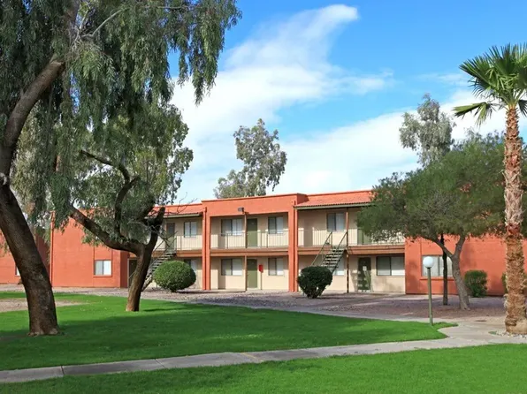 Courtyard Apartments