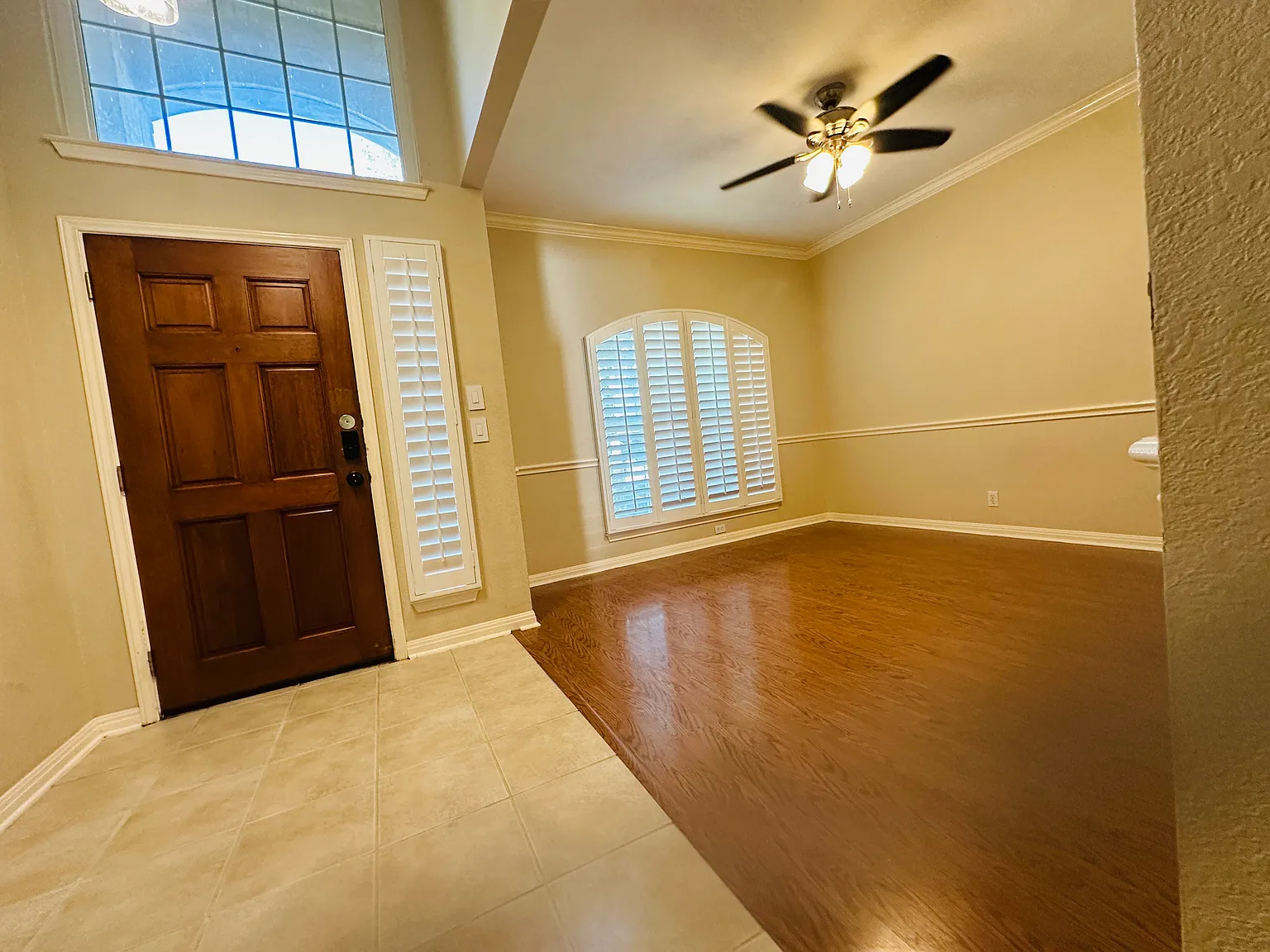 4 bed, 2.5 bath, 2465 sqft, $2,400 — Photo 4