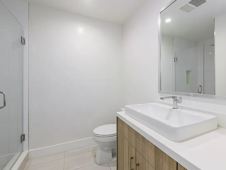 741 N Gramercy Pl — Photo 4