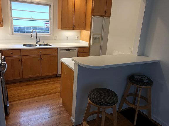 4th image of 402 Laurel Ave