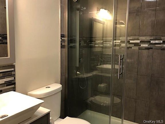 5th image of 11 Lexington Hl Unit 10
