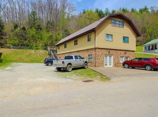 6828 Price Branch Rd, Danville, WV 25053