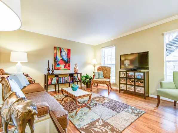 Memorial Creole Apartments