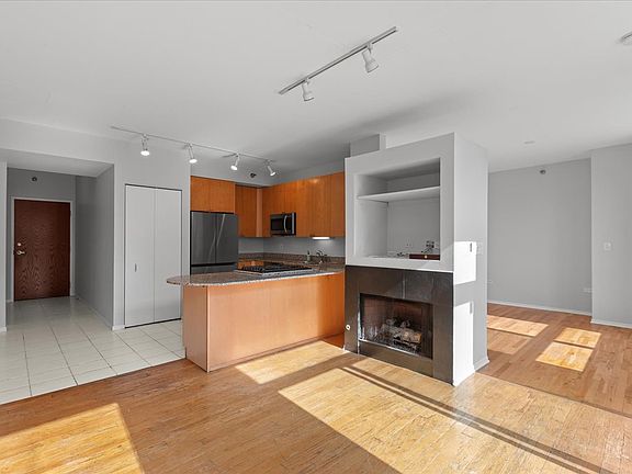 3rd image of 701 S Wells St APT 803