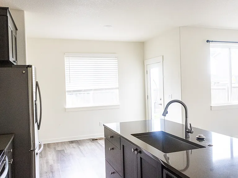 289 NE Arrowhead Dr — Photo 5