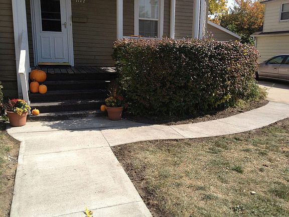 Walkway from driveway