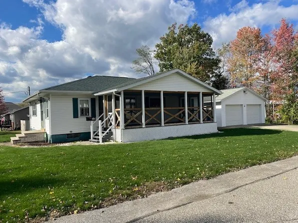 32 Walnut St, Albion, PA 16401