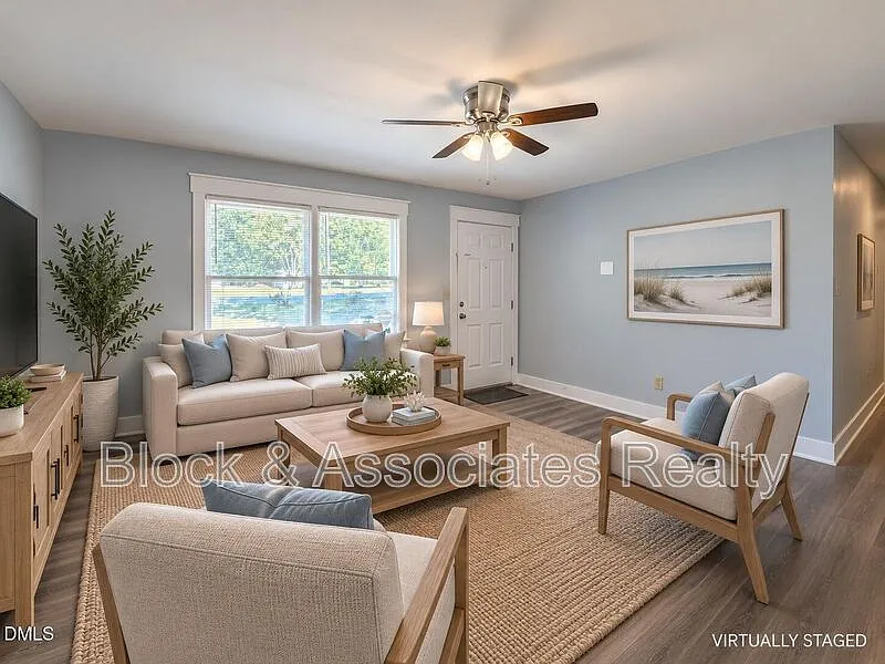 3 bed, 2.5 bath, $2,200 — Photo 2