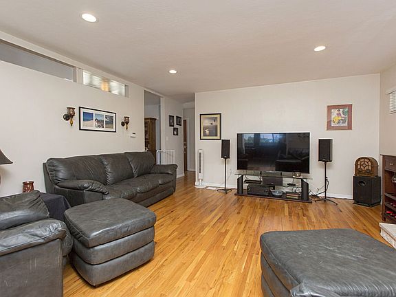 4th image of 6070 Avenorra Dr