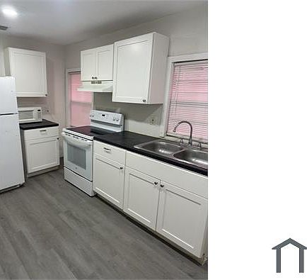 2nd image of 2578 NE 182nd Ter