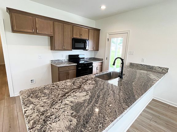 5th image of 109 Yorktown Ct