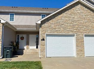 802 Oakbrook Pl, Manhattan, KS 66503