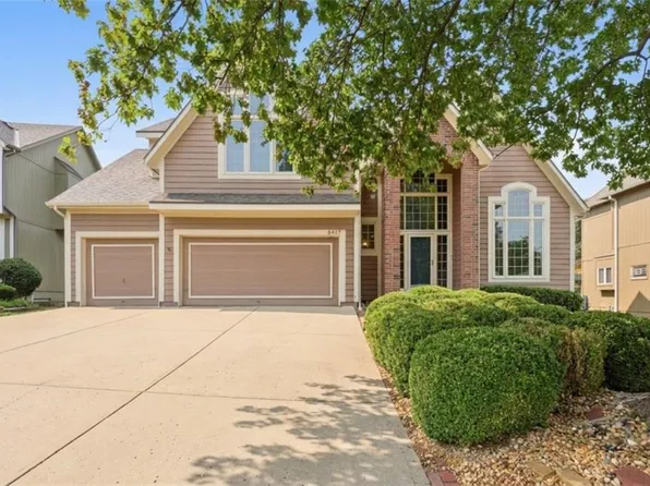 8417 Harbinger St, Lenexa, KS 66219
