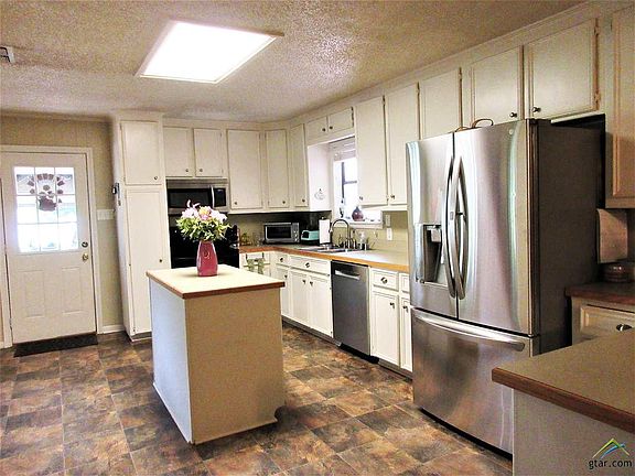 2nd image of 2221 Lakeshore Dr