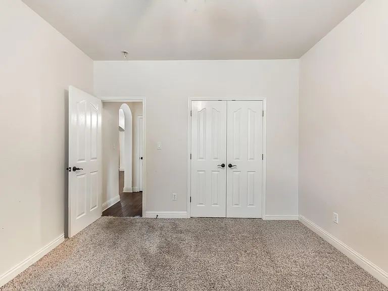 1107 Hollybrook Cv — Photo 29