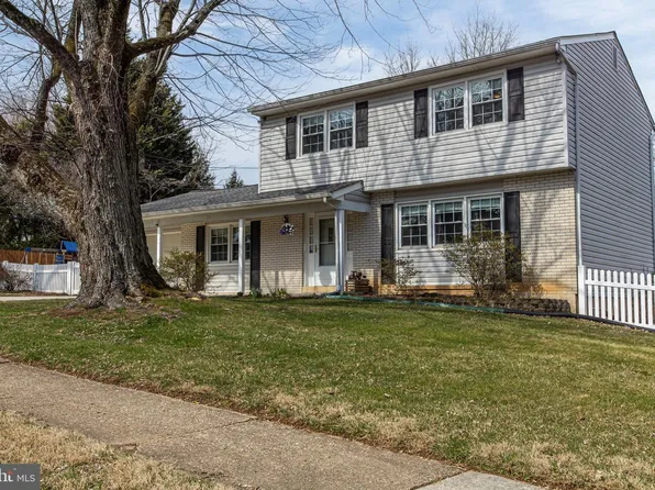 2 Henderson Hill Rd, Newark, DE 19711