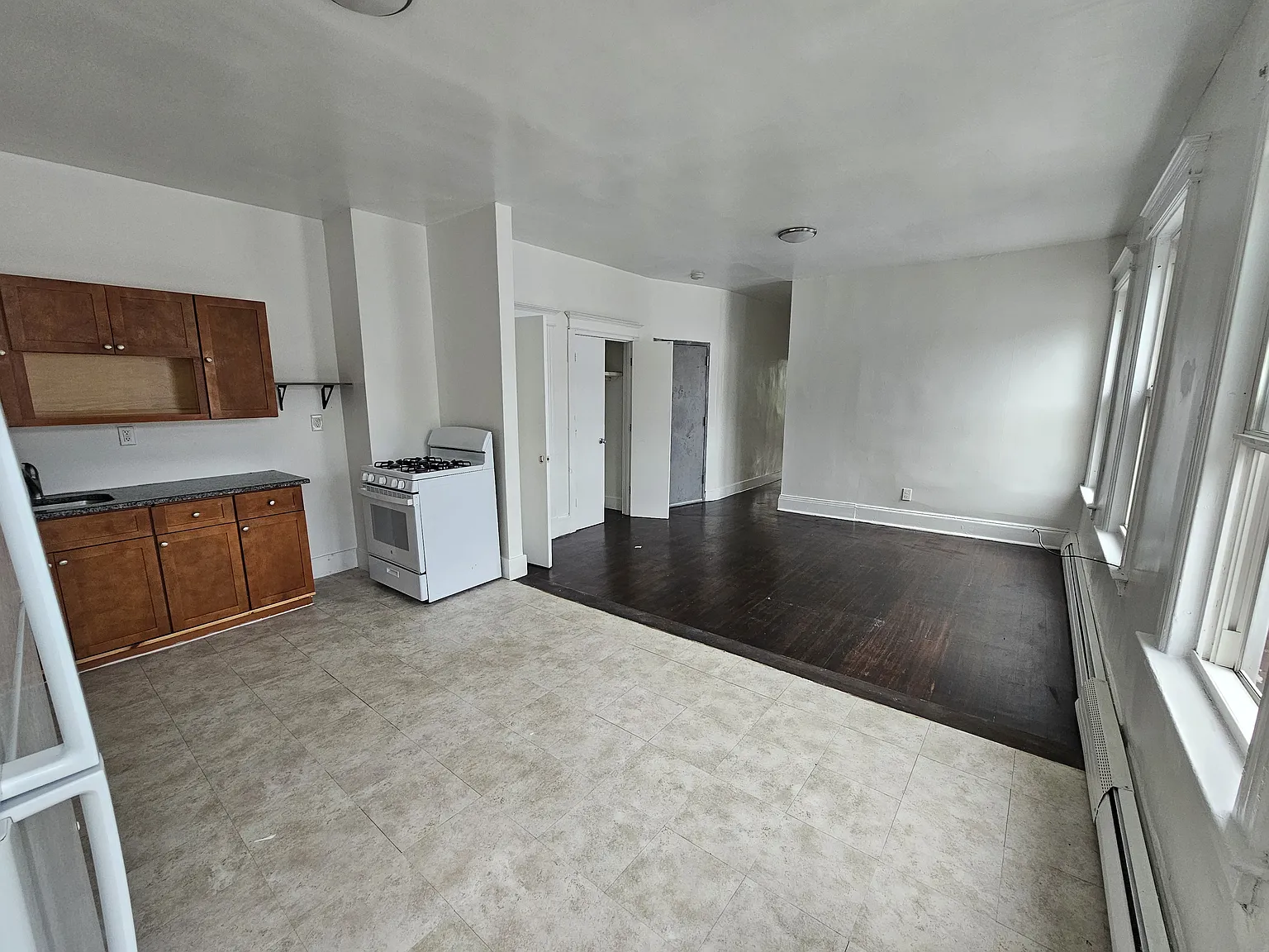 2 bed, 950 sqft, $1,300 — Photo 3