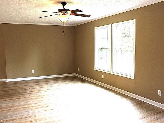 5th image of 1819 Brier Ln