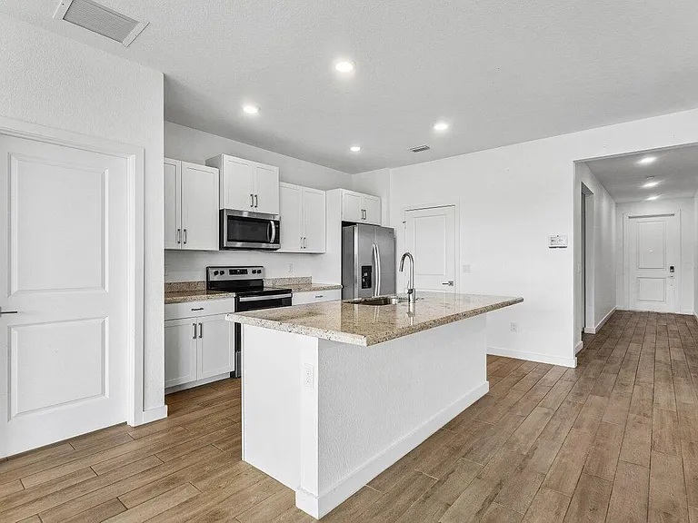 2770 NE Breezeway Cir — Photo 14