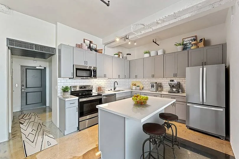 Arrive Broadway Lofts — Photo 3