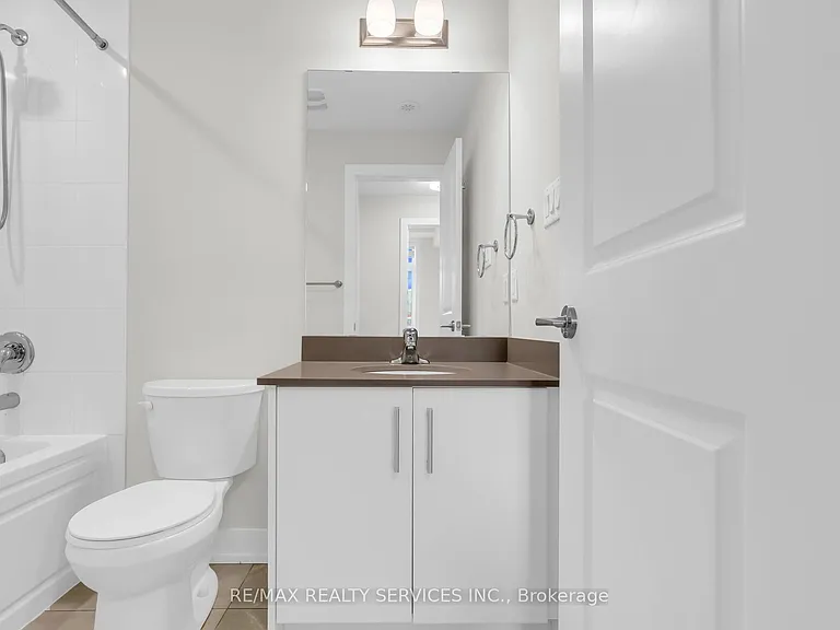 1 Bond Cres #5 — Photo 6