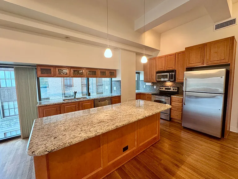 1101 Walnut St #501 — Photo 5
