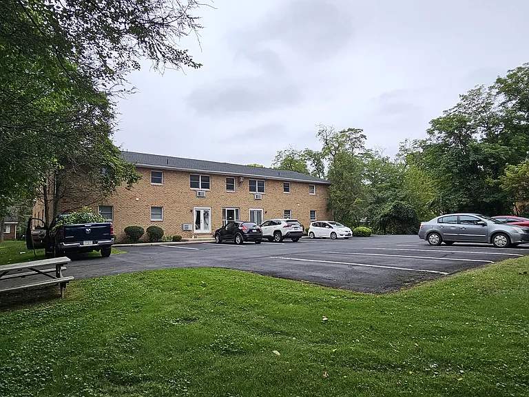 305 Thomas Dr #8 — Photo 14