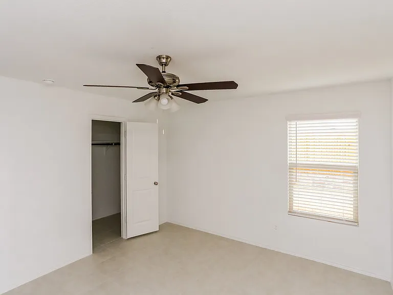 1017 Crestview Dr — Photo 11