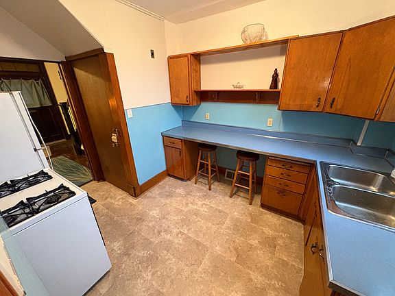 5th image of 307 Parklyn St