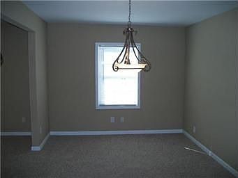 5th image of 532 Thornton St