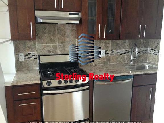 2nd image of 2516 Crescent St