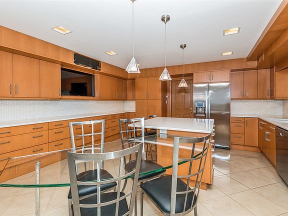 4th image of 316 N Lagoon Dr